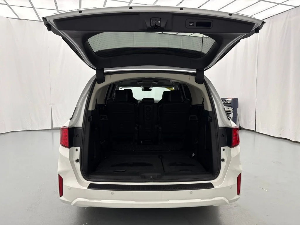 New 2026 Platinum White Pearl Honda Touring image 11