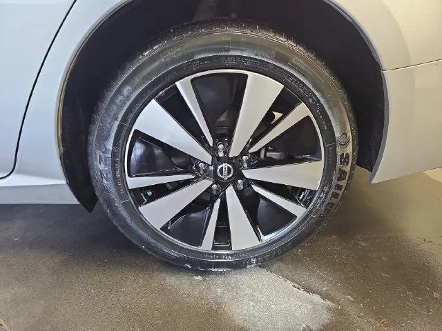 Used 2019 Silver Nissan 2.5 SL image 32
