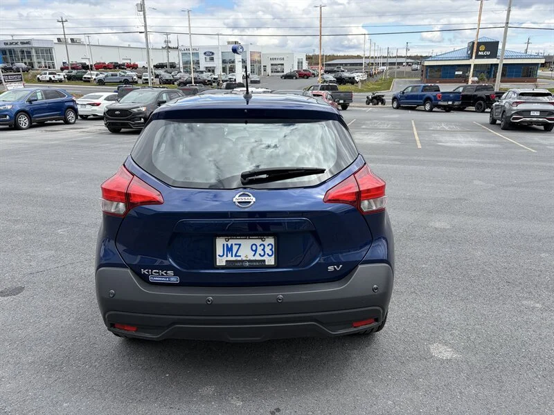 Used 2020 Blue Nissan SV image 13