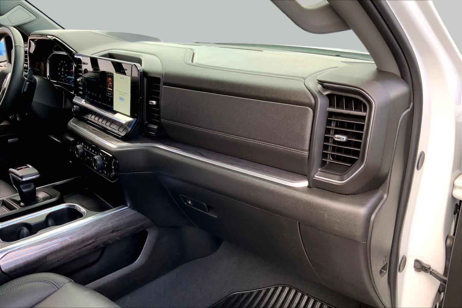 Used 2026 Summit White Chevrolet LTZ image 19