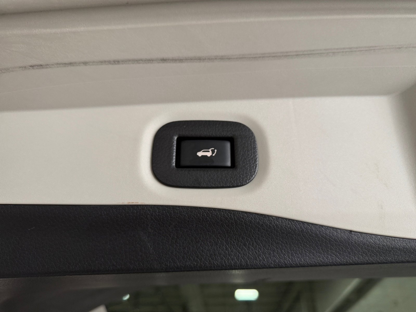 Used 2019 Glacier White Nissan SV image 36