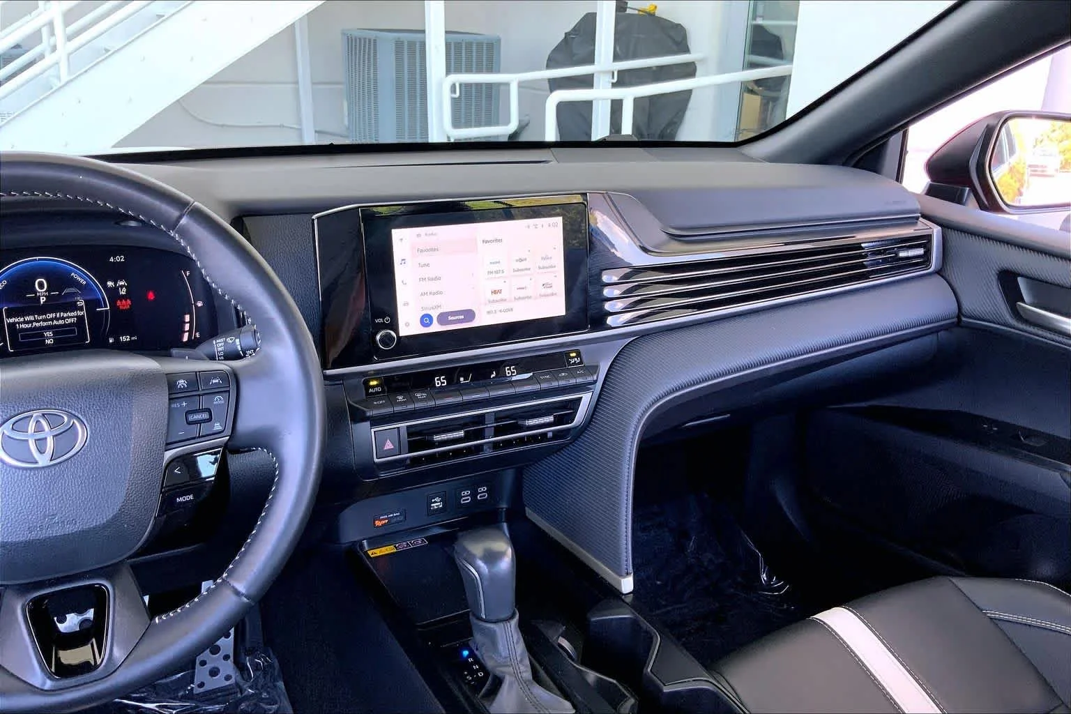 2025 Toyota Camry SE - Photo 7