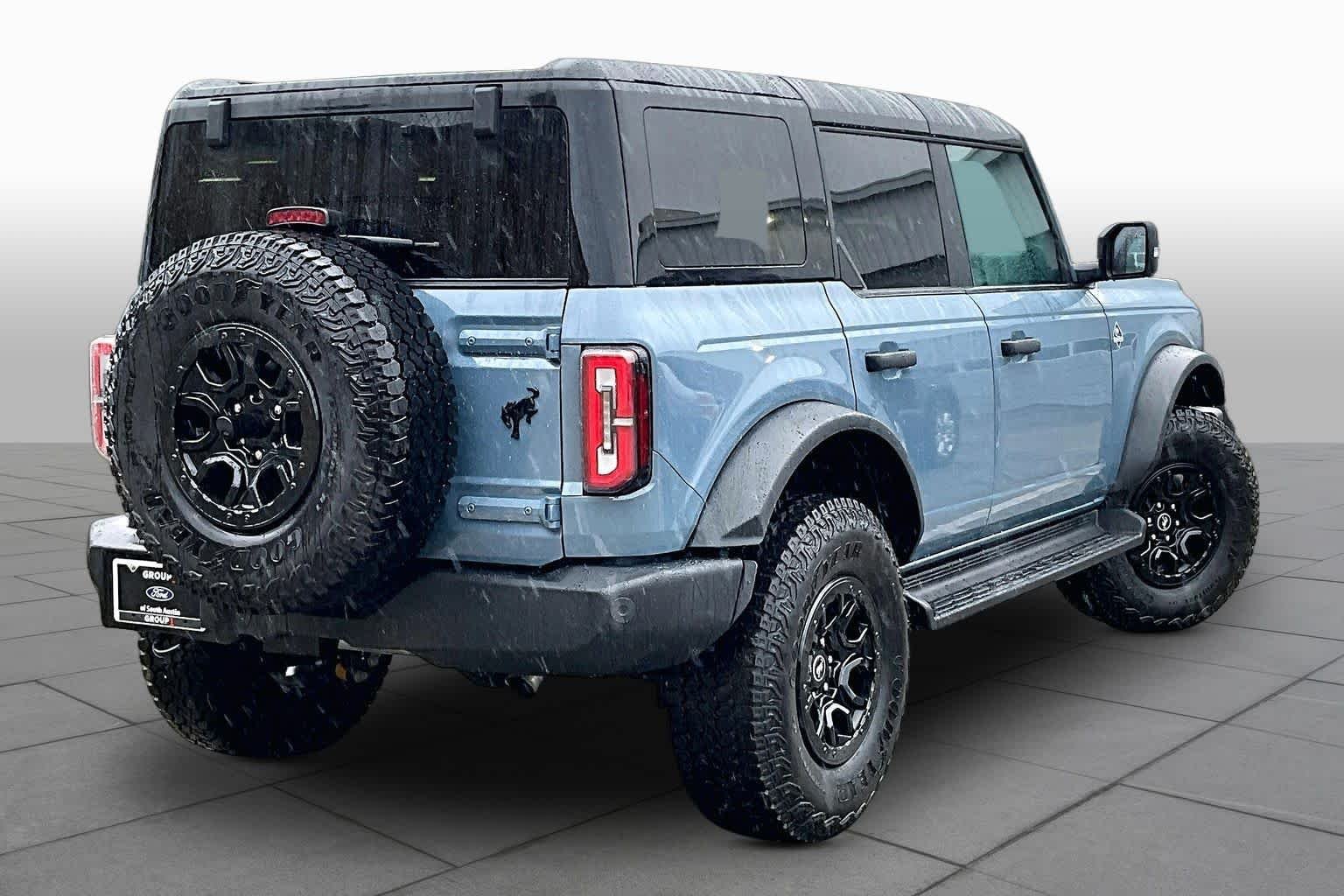 Used 2025 Azure Gray Metallic Tri-Coat Ford Outer Banks image 13