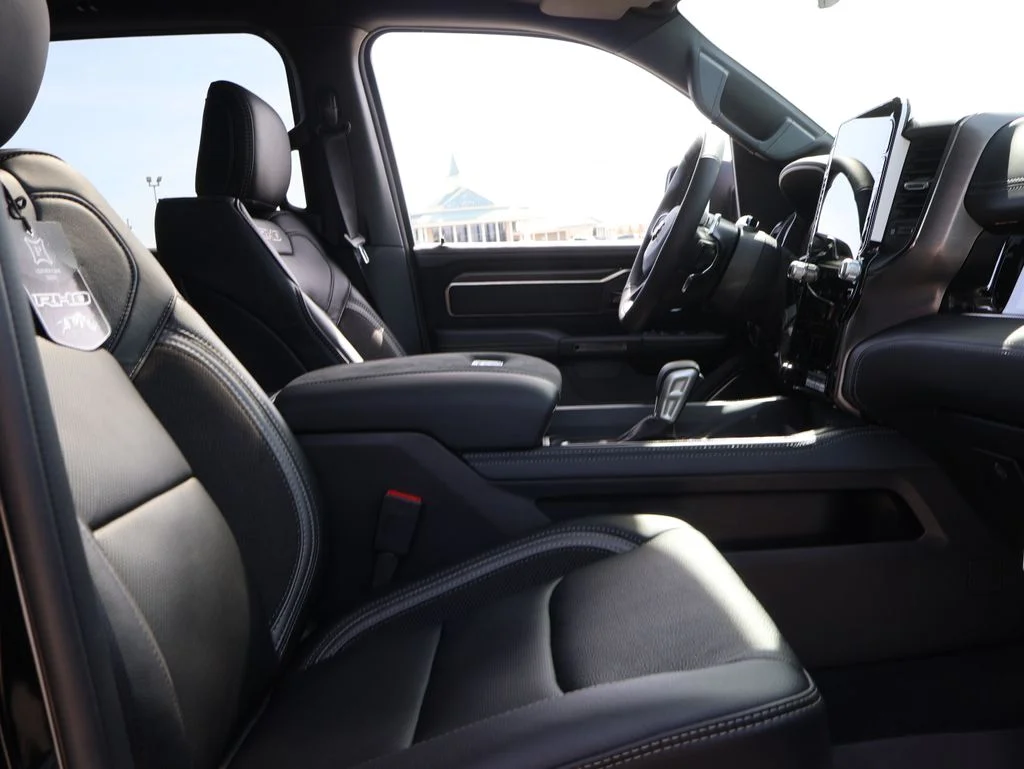 New 2026 Diamond Black Crystal Pearl-Coat Exterior Paint RAM RHO image 9