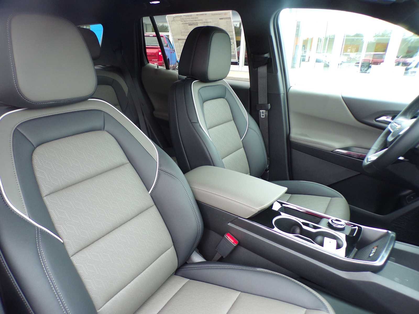 2027 Chevrolet Equinox LT - Photo 15