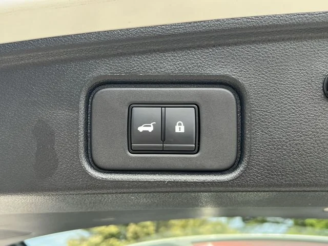 Used 2024 White Nissan Platinum image 36