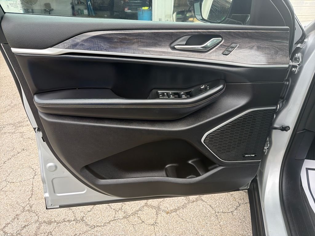 Used 2024 Silver Jeep 4xe image 12