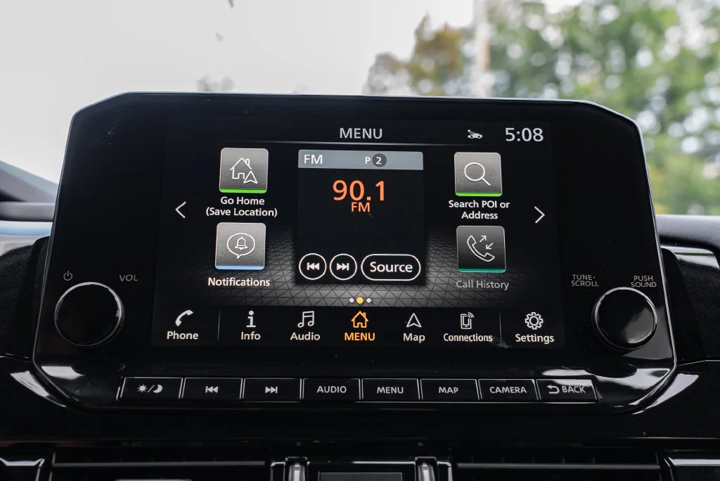 Used 2025 Black Nissan Platinum image 18