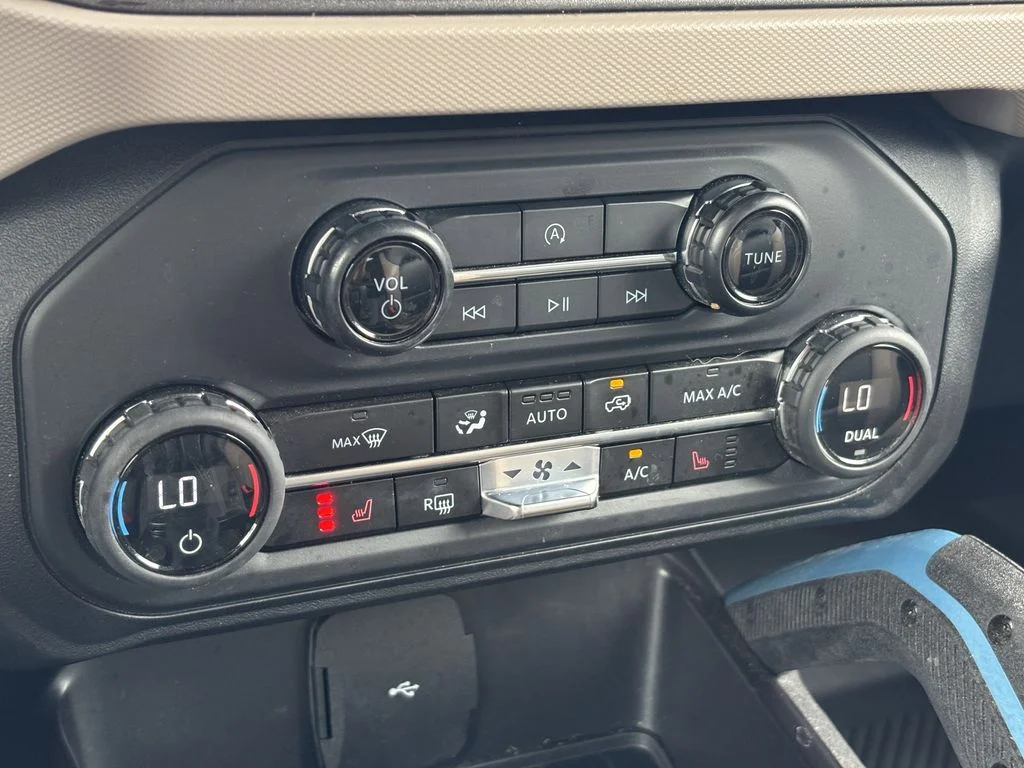 Used 2024 Gray Ford Wildtrak image 32