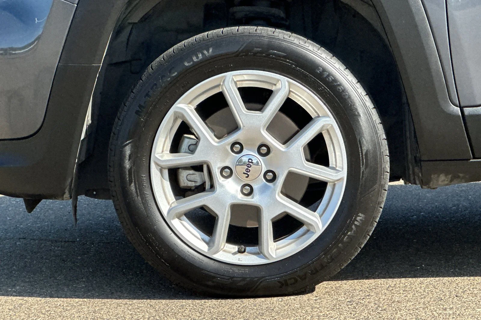 Used 2023 Gray Jeep Latitude image 27
