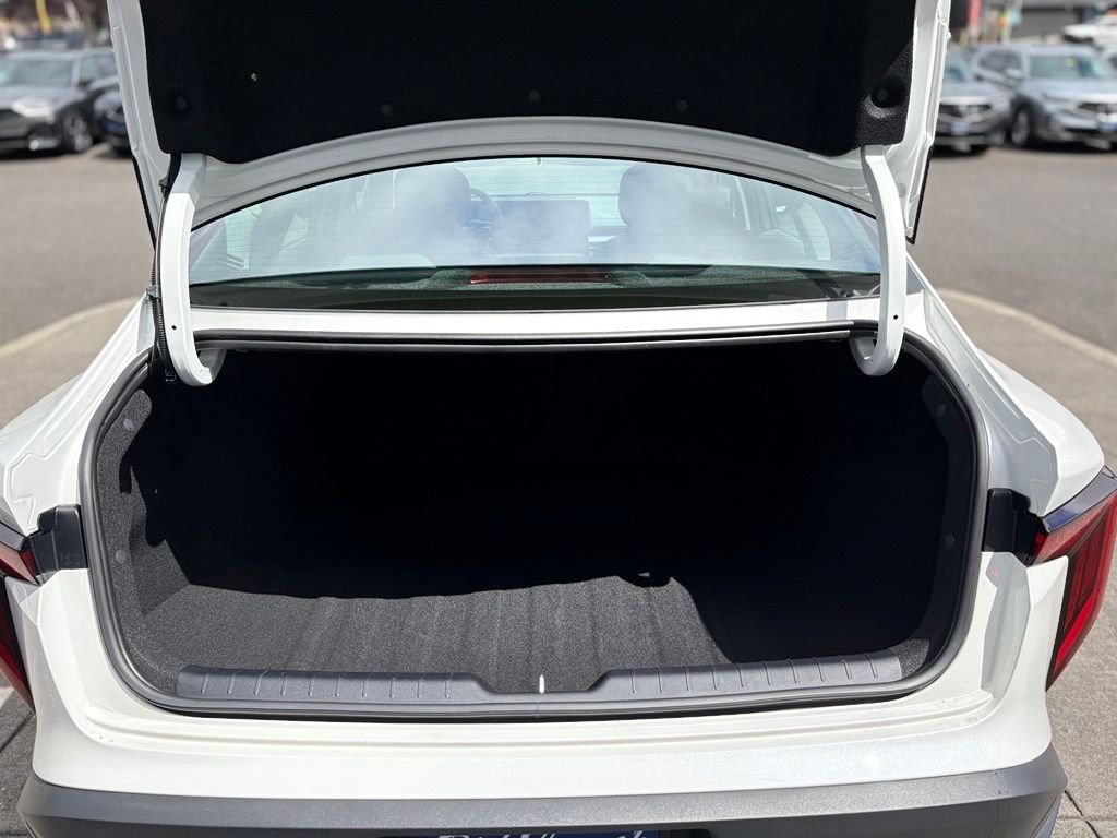 Used 2025 Snow White Pearl Kia LX image 30