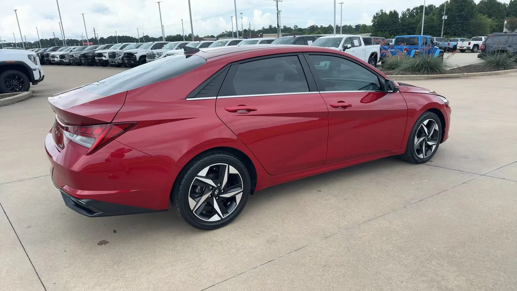 Used 2023 Scarlet Red Pearl Hyundai Limited image 9