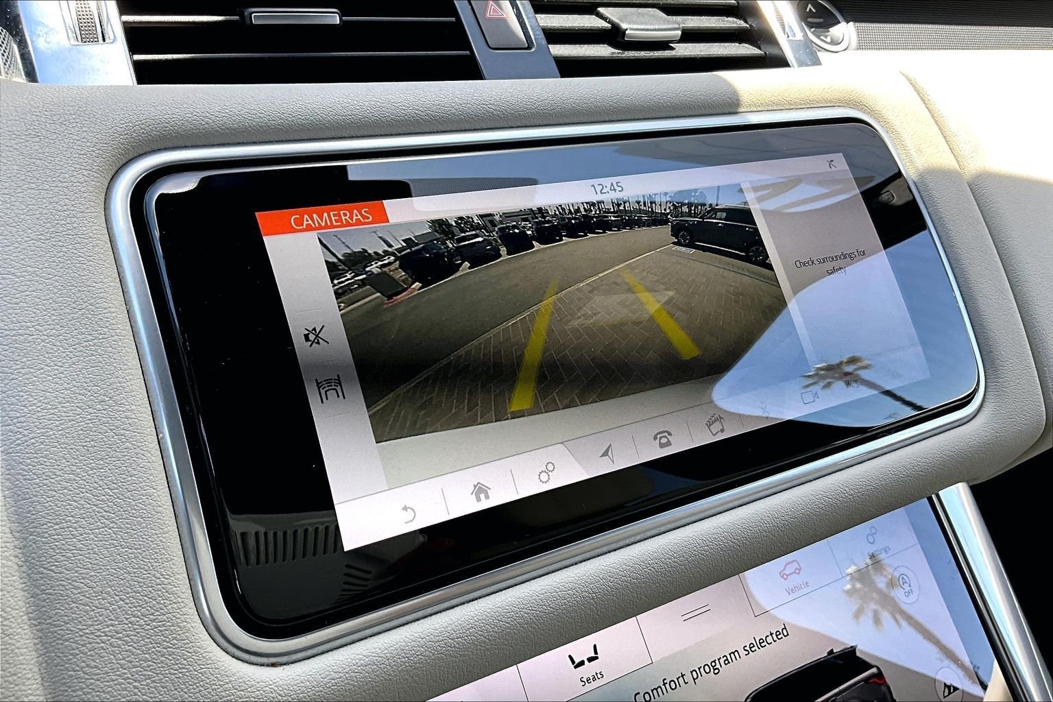 Used 2022 White Land Rover HSE Silver Edition image 21