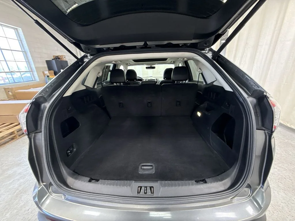 Used 2015 Magnetic Metallic Ford SEL image 34