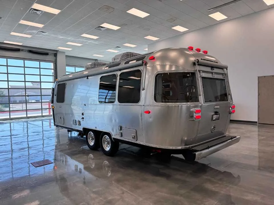 New 2027 SILVER AIRSTREAM  image 3