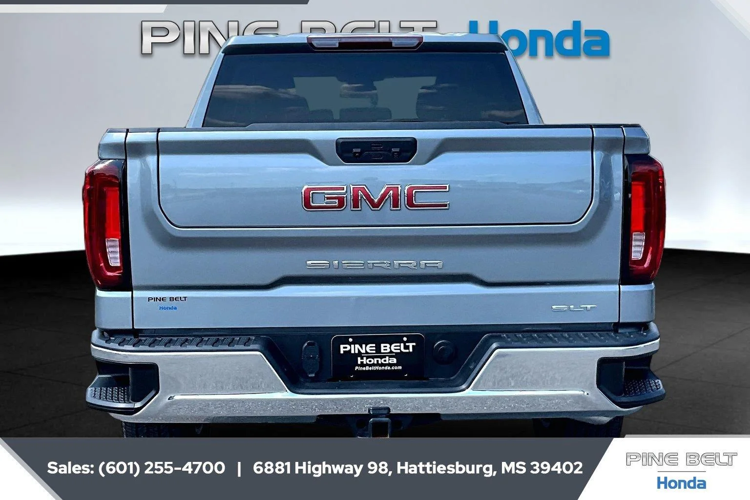 Used 2025 Sterling Metallic GMC SLT image 4