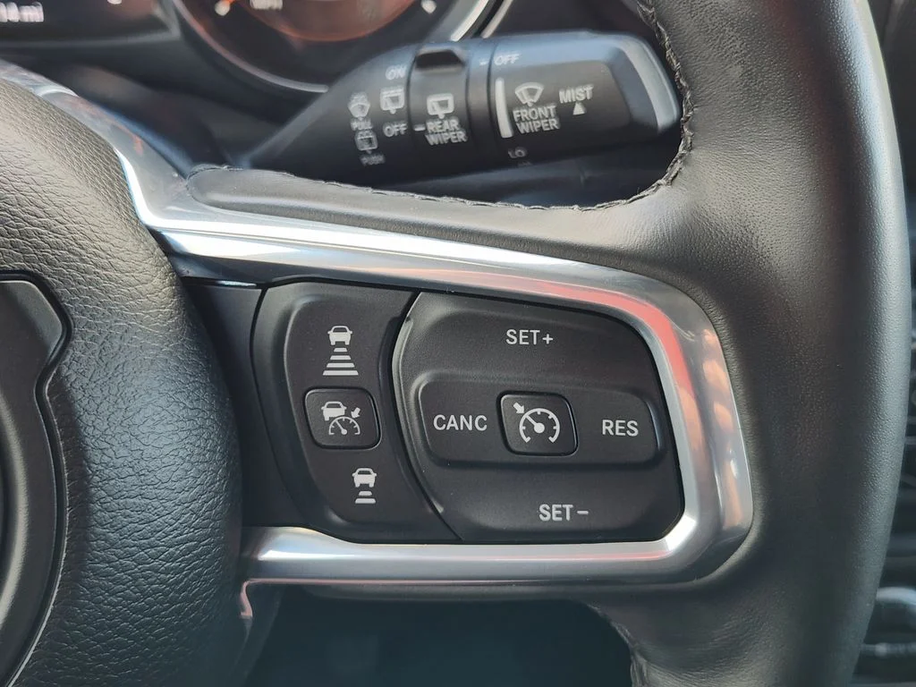 Used 2022 Hydro Blue Pearlcoat Jeep Unlimited Sahara Altitude image 30
