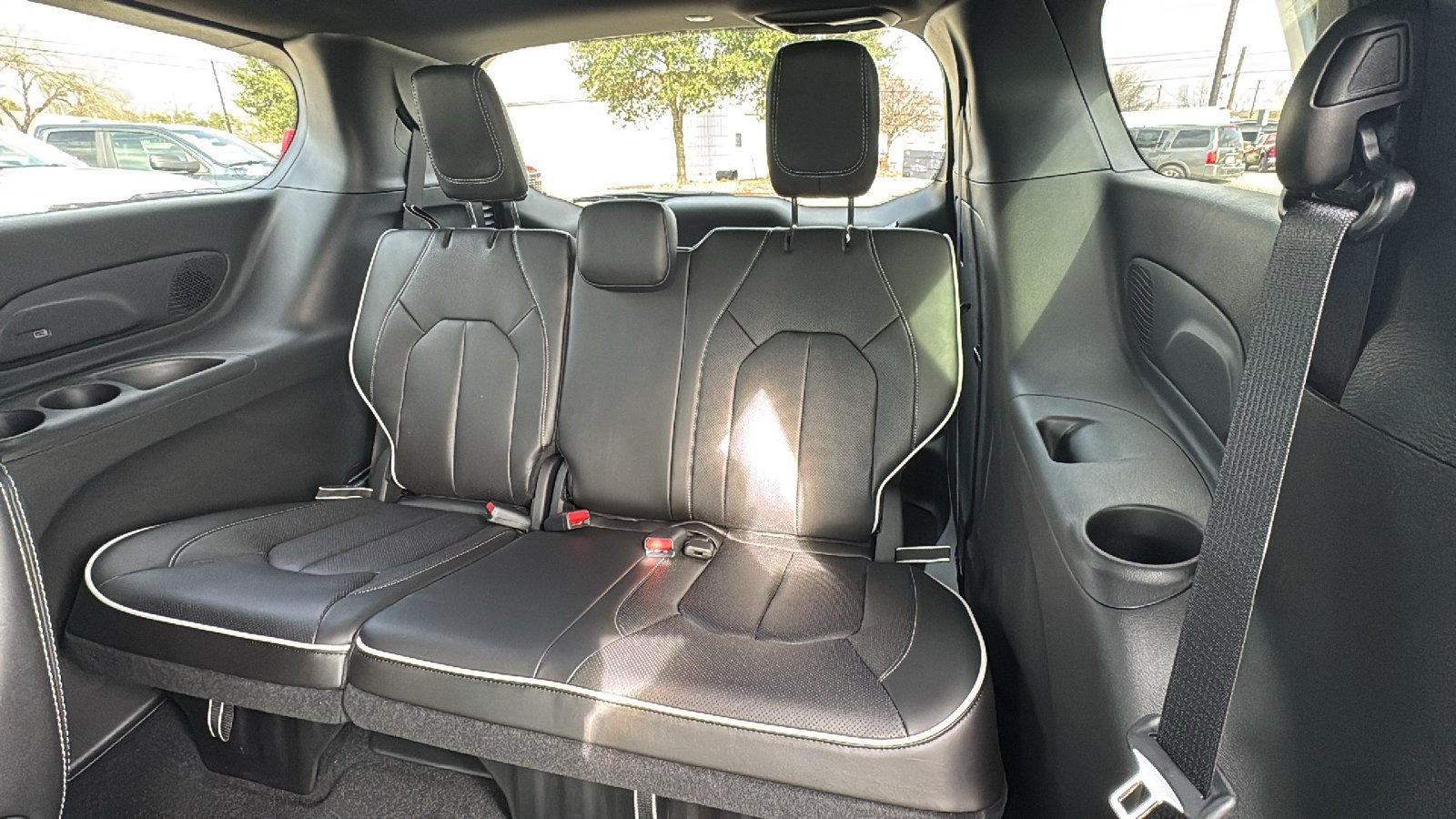 2026 Chrysler Pacifica Limited - Photo 16