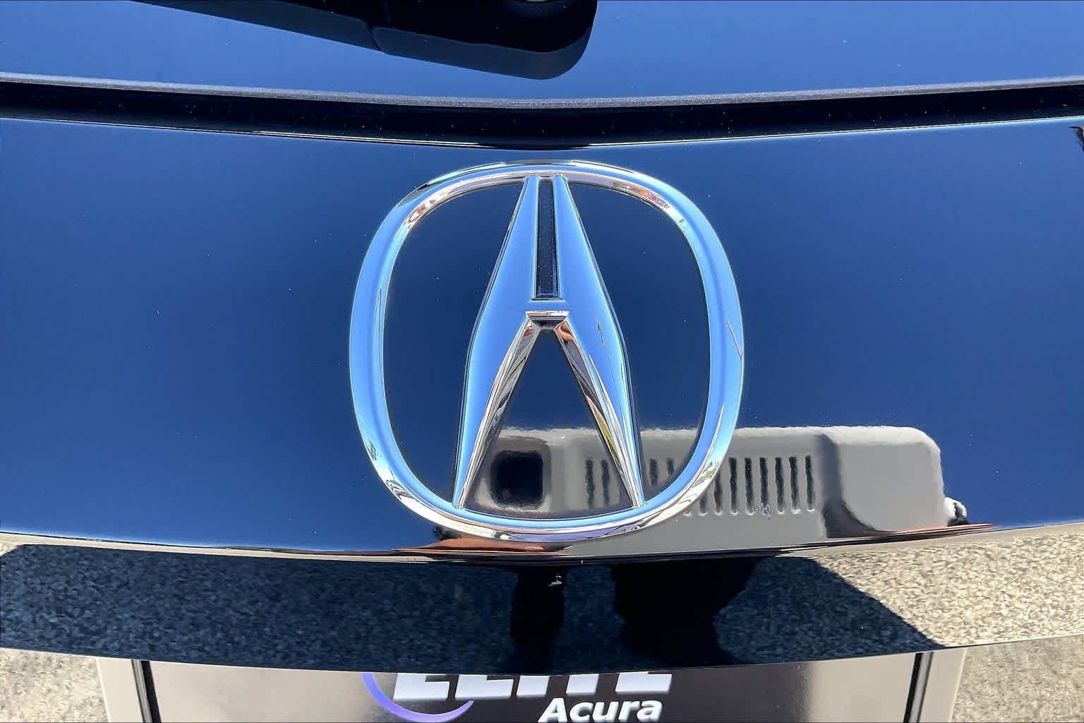 Used 2024 Majestic Black Pearl Acura  image 32