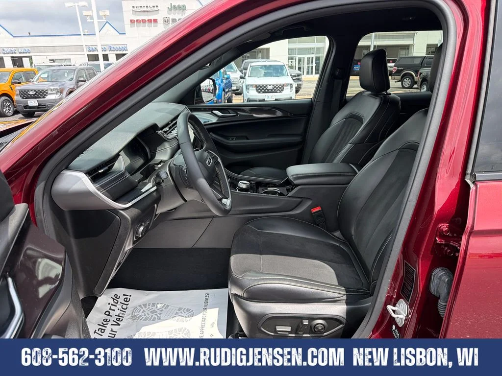 Used 2023 Velvet Red Pearlcoat Jeep Altitude image 9