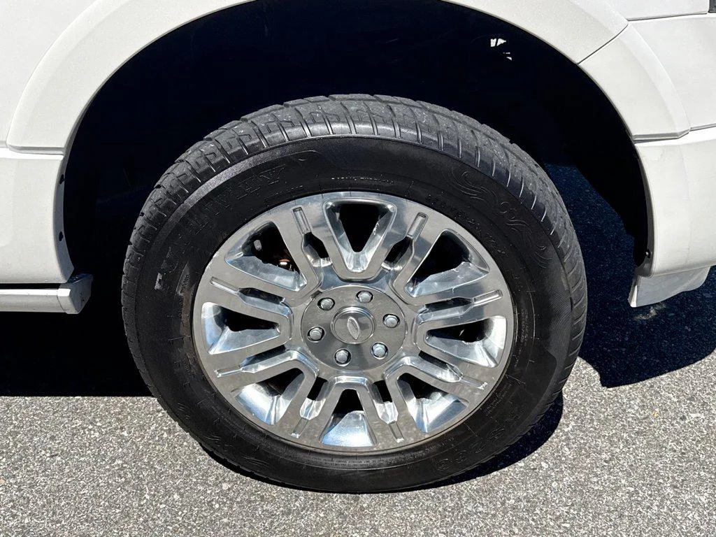 Used 2013 White Platinum Metallic Tri-Coat Ford 4WD 4dr Limited image 15