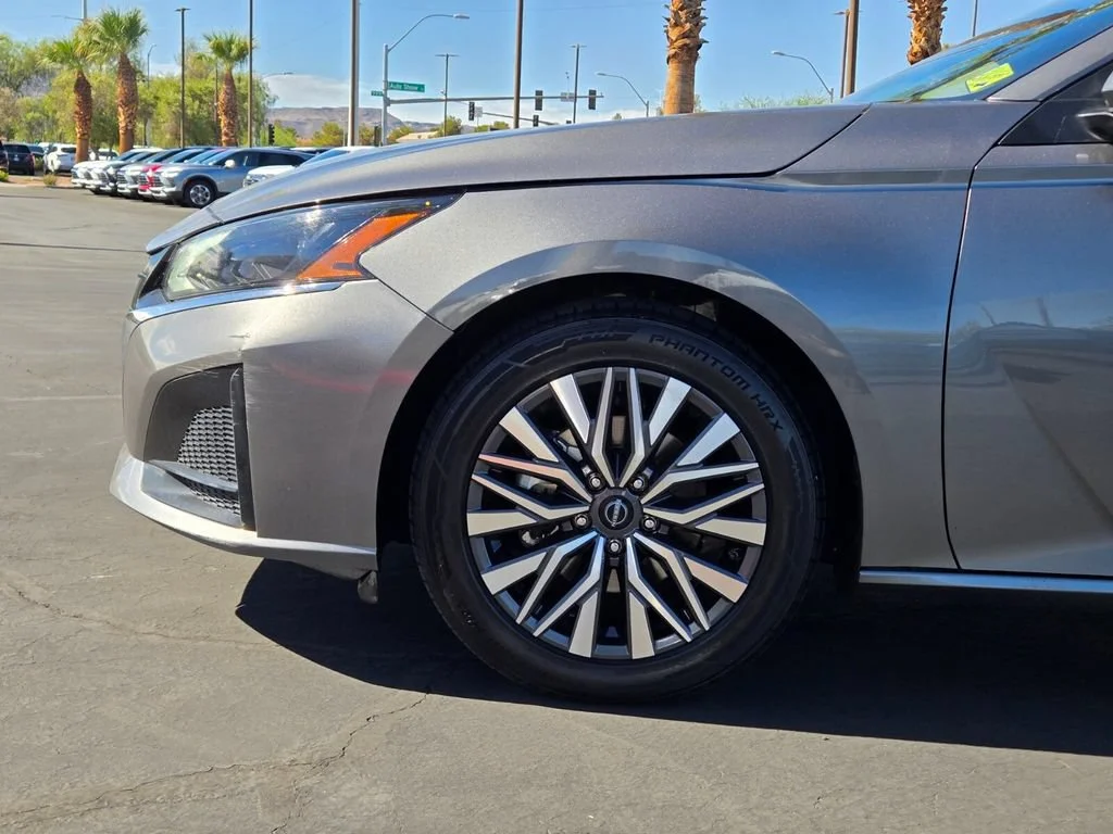 Used 2023 Gun Metallic Nissan 2.5 SV image 9