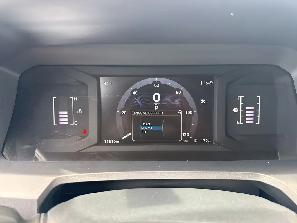Used 2025  Toyota SR5 image 19