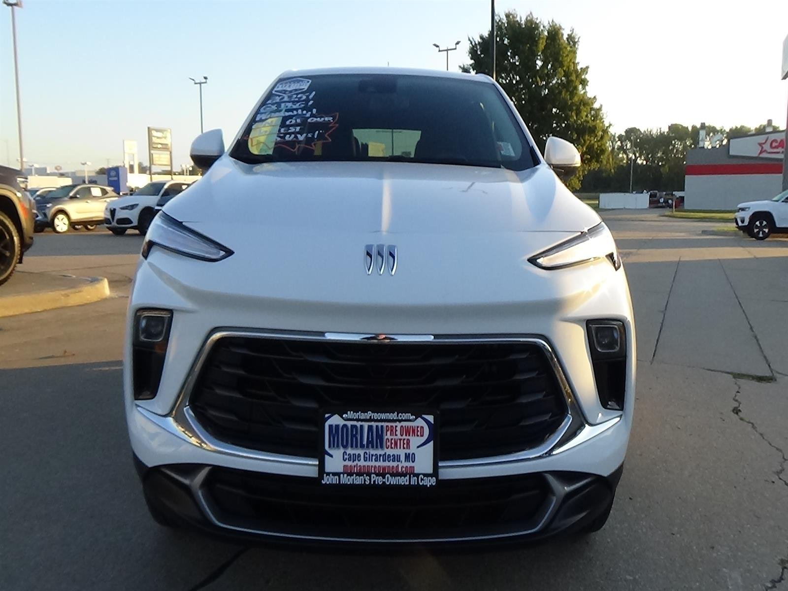 Used 2025 Summit White (gaz) Buick Preferred image 4