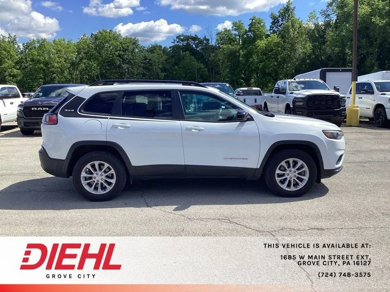 Used 2022 White Jeep Latitude Lux image 8
