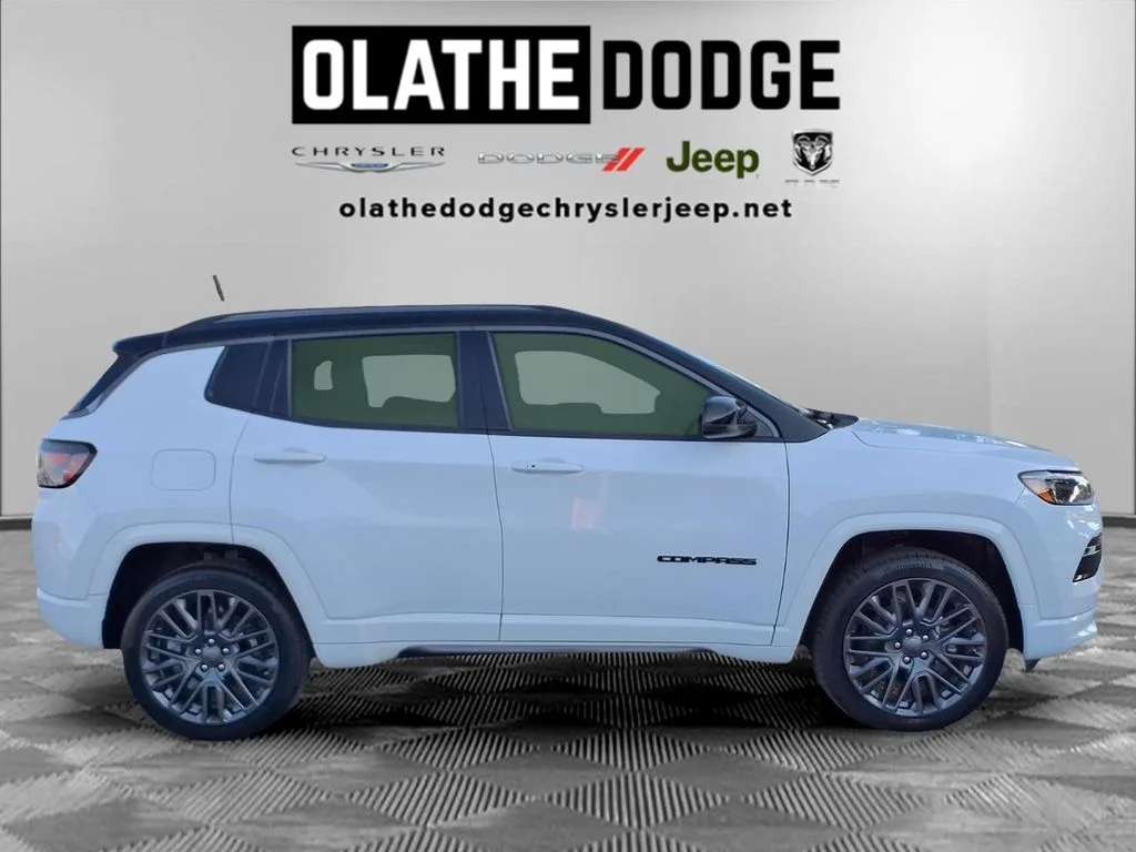 Used 2022 White Jeep High Altitude image 30