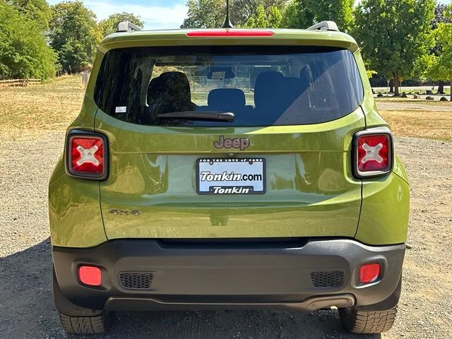 Used 2016 Jungle Green Jeep Latitude image 8