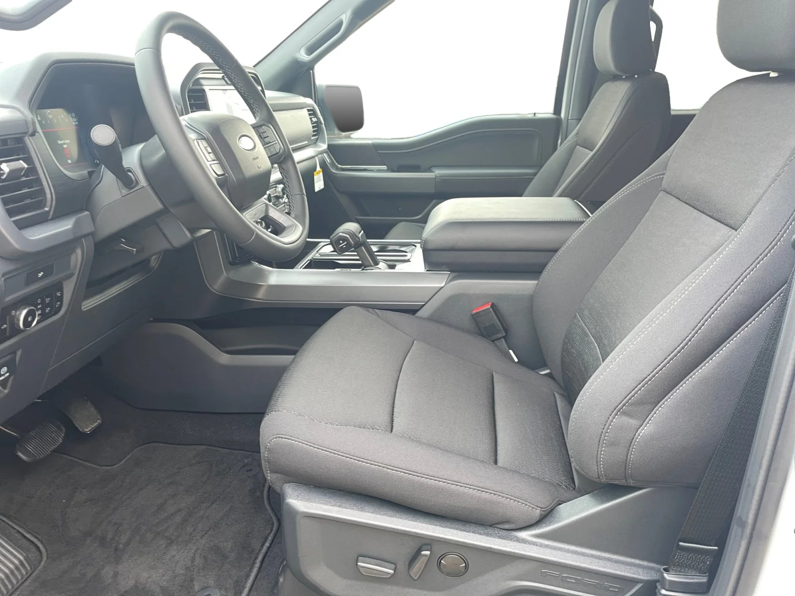 New 2026 Oxford White Ford XLT image 14