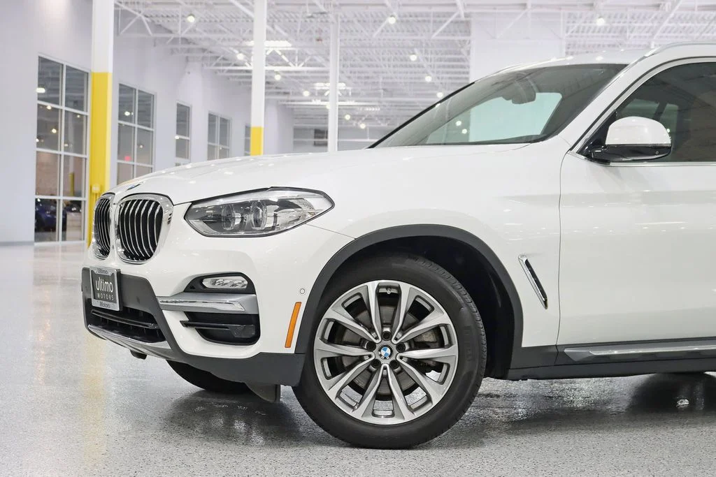 Used 2019 White BMW xDrive30i image 2
