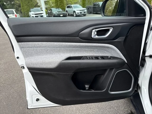 Used 2024 Bright White Clearcoat Jeep Latitude image 15