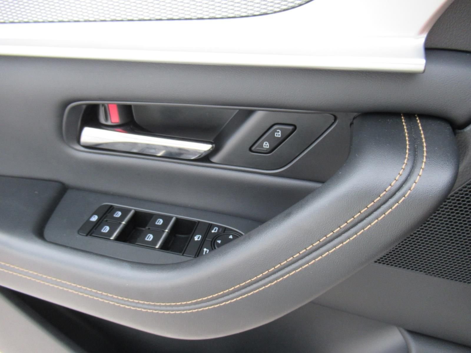 Used 2025 White Mazda 3.3 Turbo Premium Plus image 19