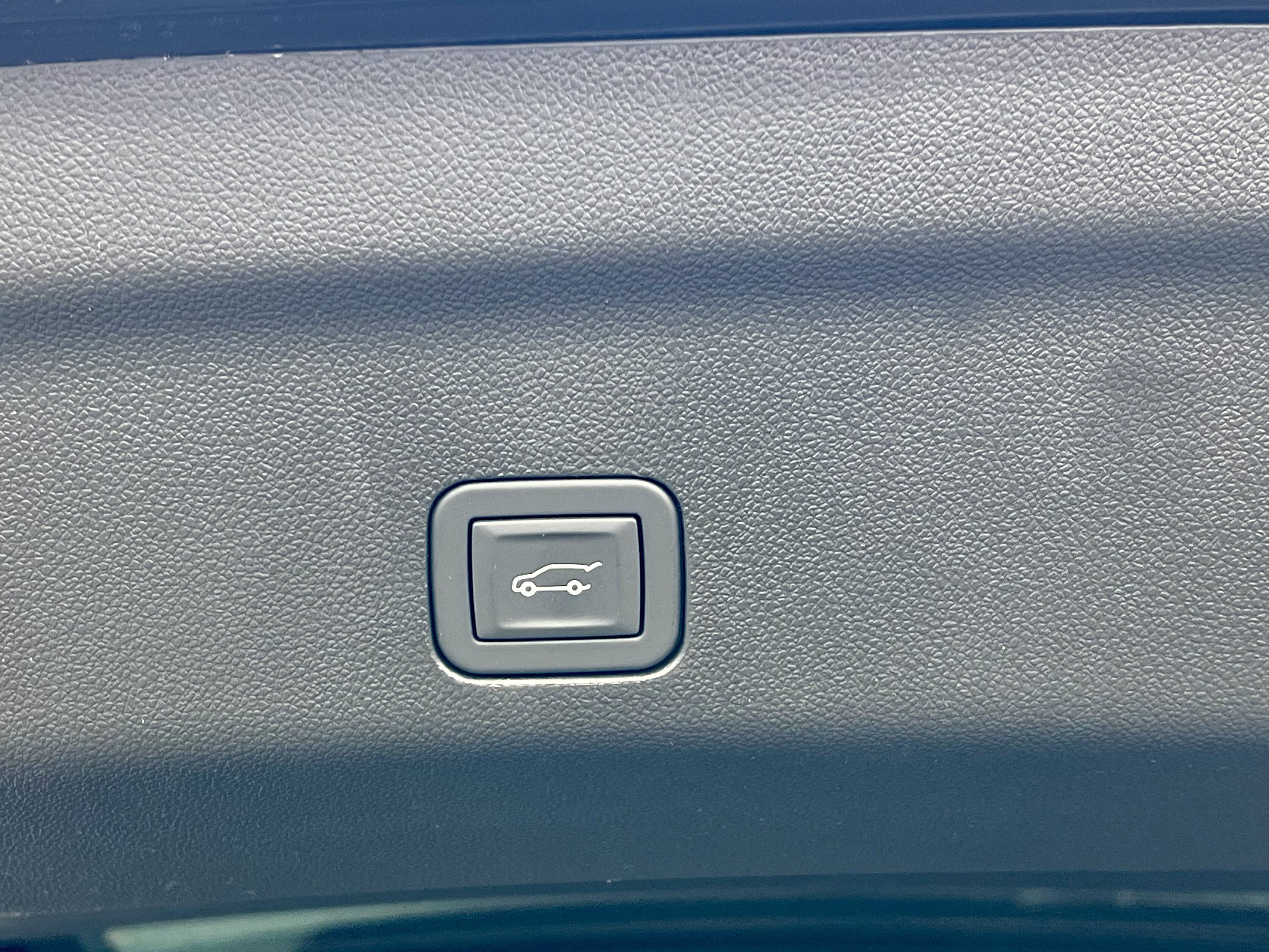 New 2026 Onyx Black GMC Elevation image 33