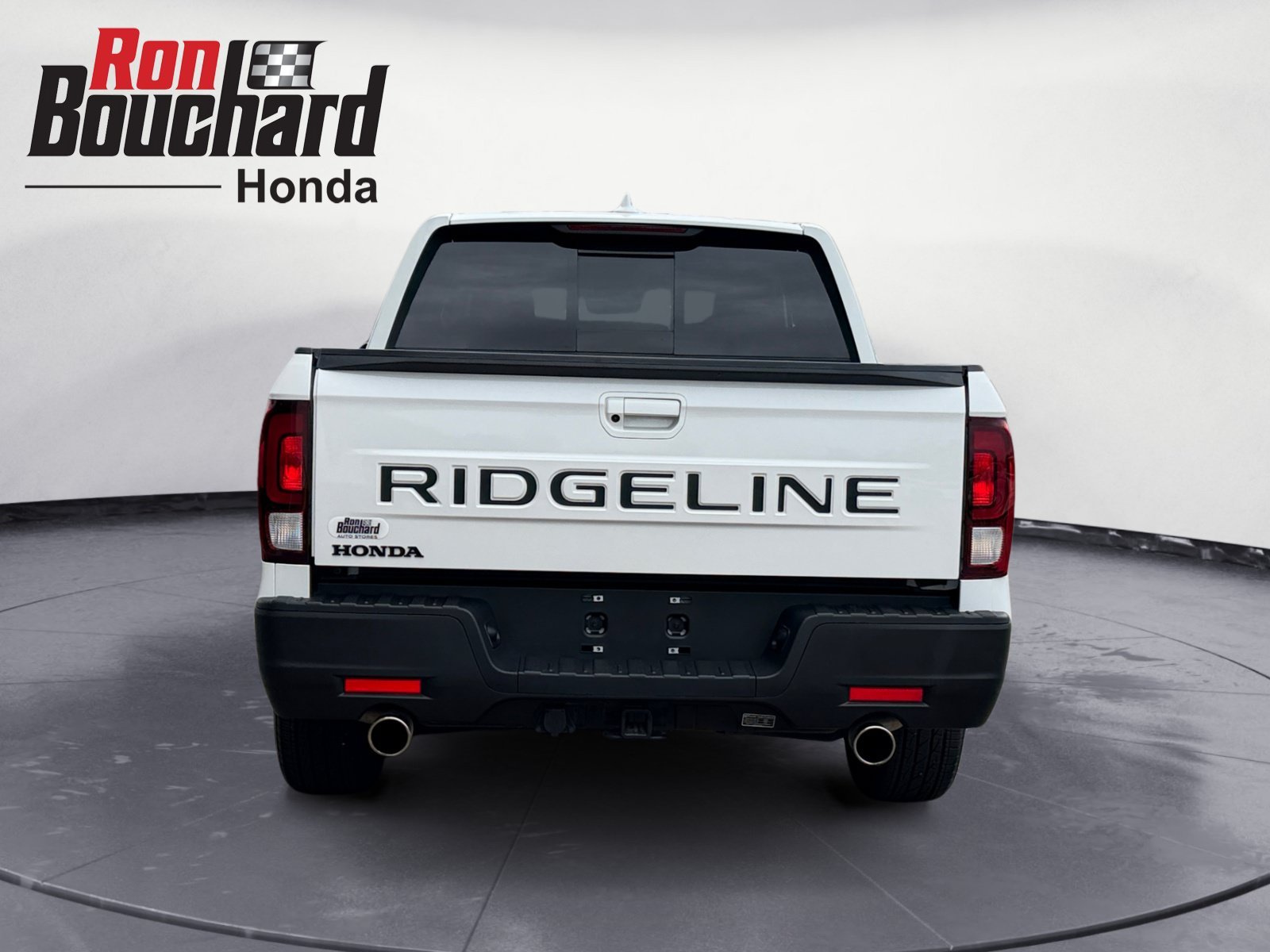 Used 2025 White Honda RTL image 3
