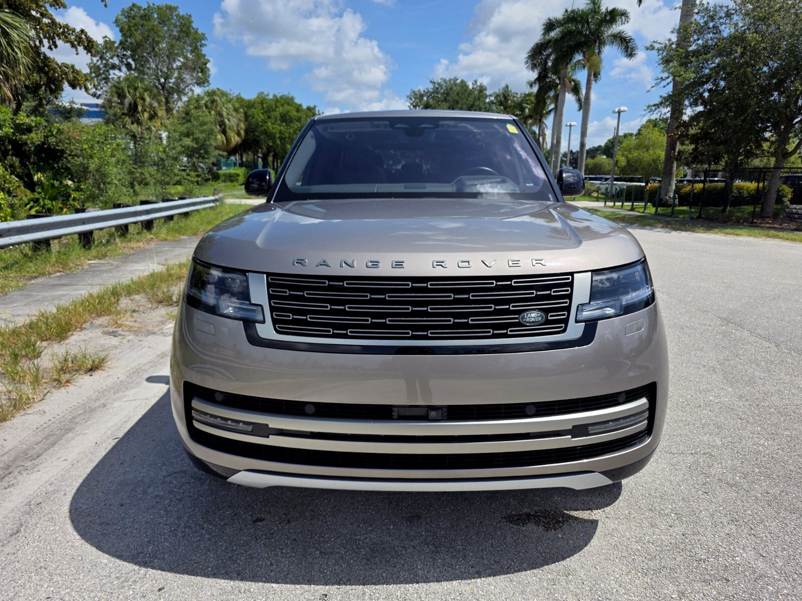 Certified Used 2023 Lantau Bronze Metallic Land Rover SE image 8