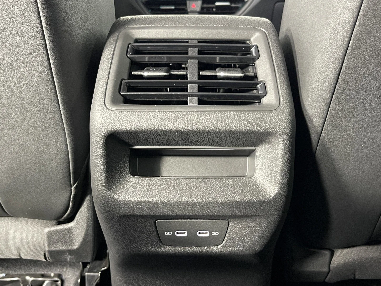 2025 Volkswagen Tiguan SE - Photo 34