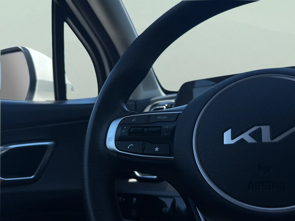 Used 2023 Snow White Pearl Kia LX image 17
