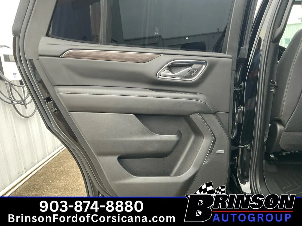 Used 2022 Black Chevrolet Z71 image 14