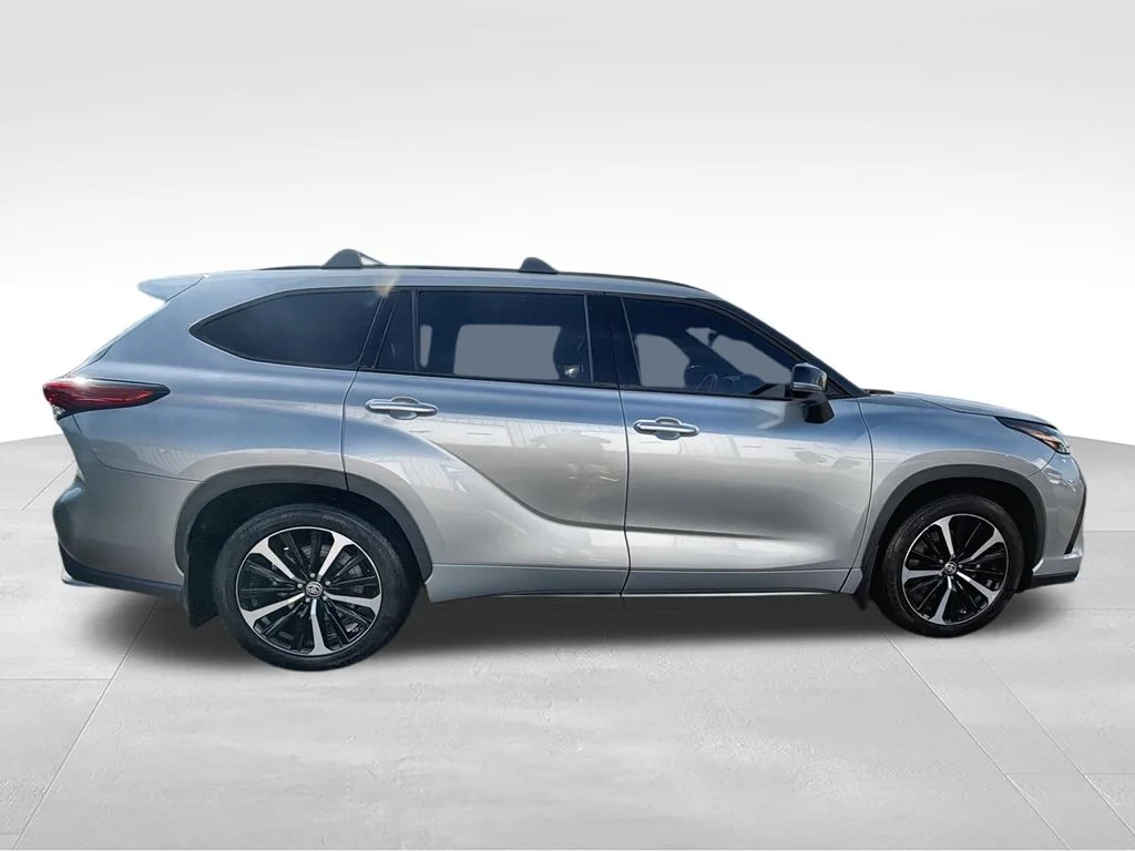 Used 2022 Silver Toyota XSE image 9