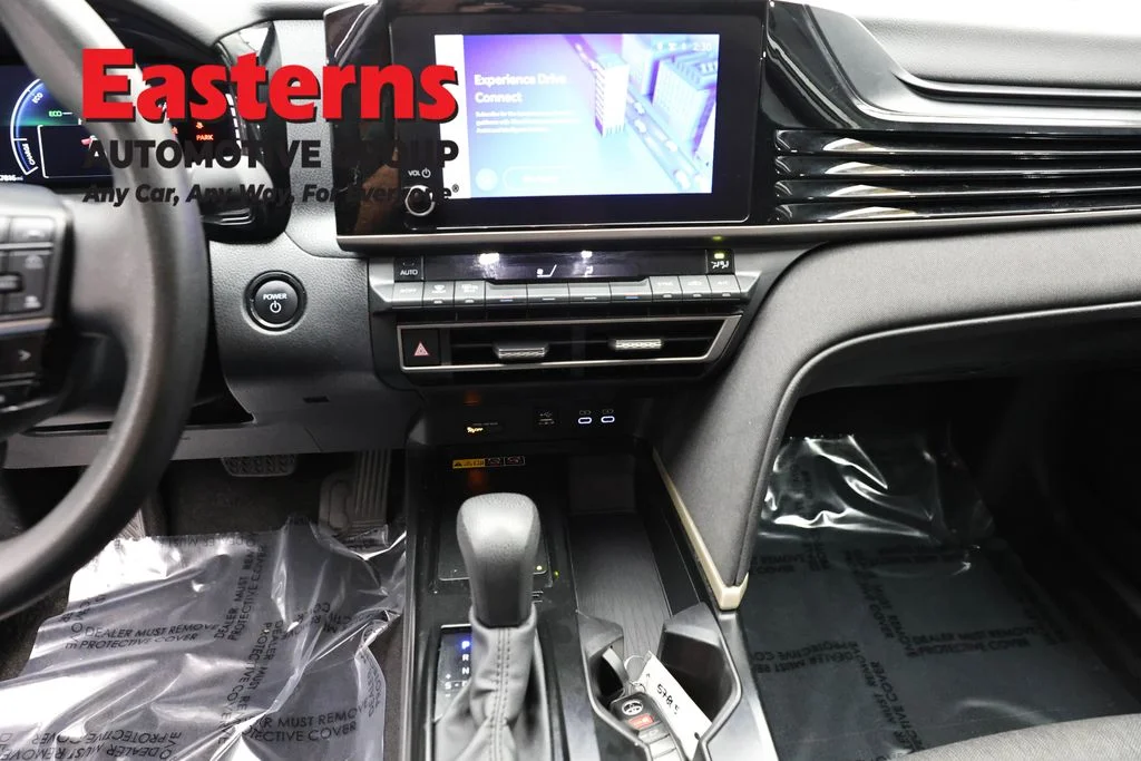Used 2025 White Toyota LE image 11