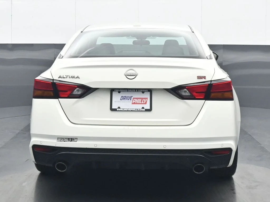 Used 2025 White Nissan 2.5 SR image 5