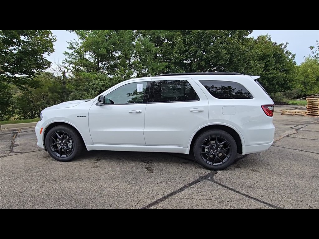 New 2027 White Knuckle Clear-Coat Exterior Paint Dodge GT HEMI image 6