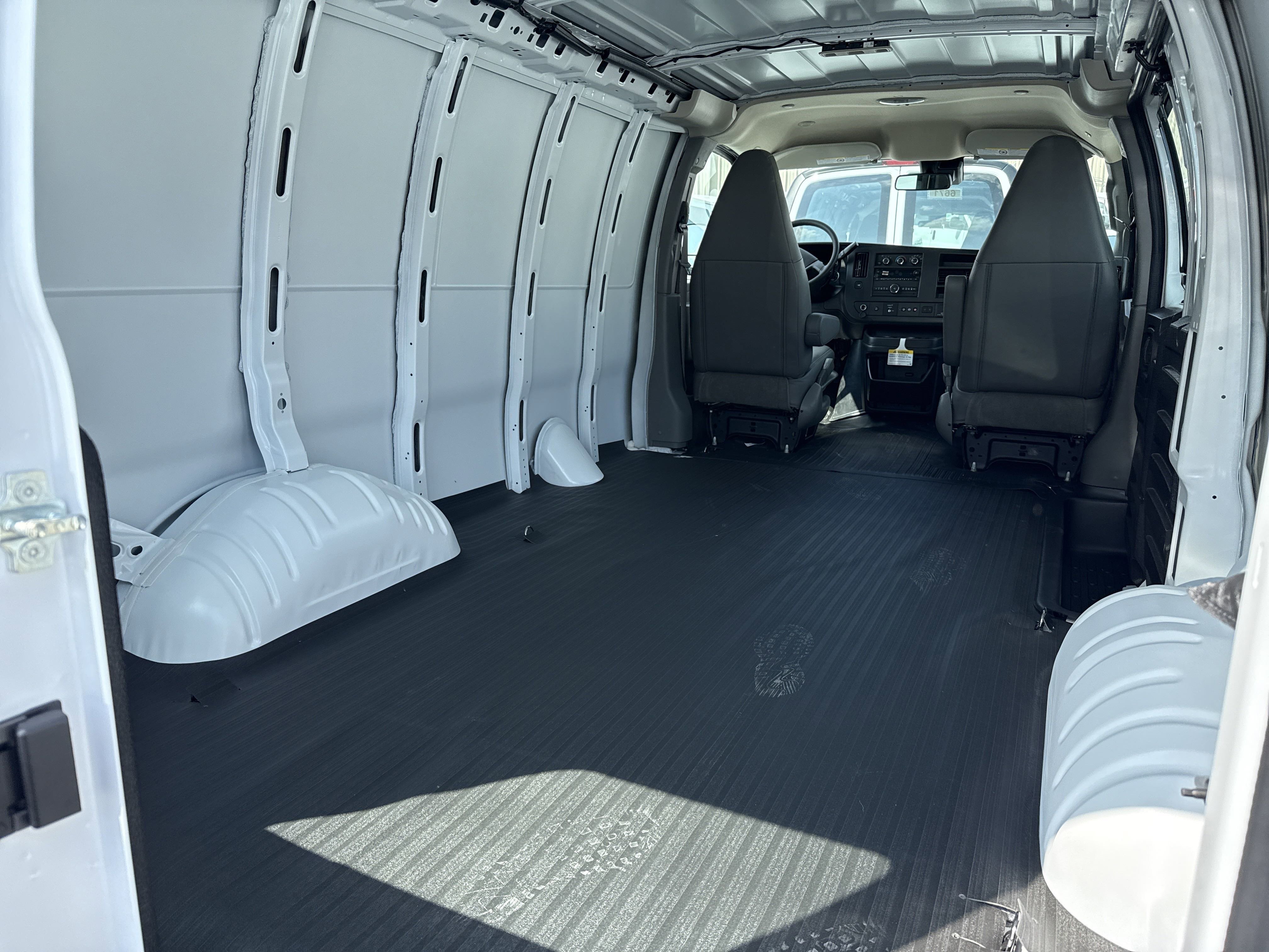 2025 Chevrolet Express Cargo Work Van - Photo 21