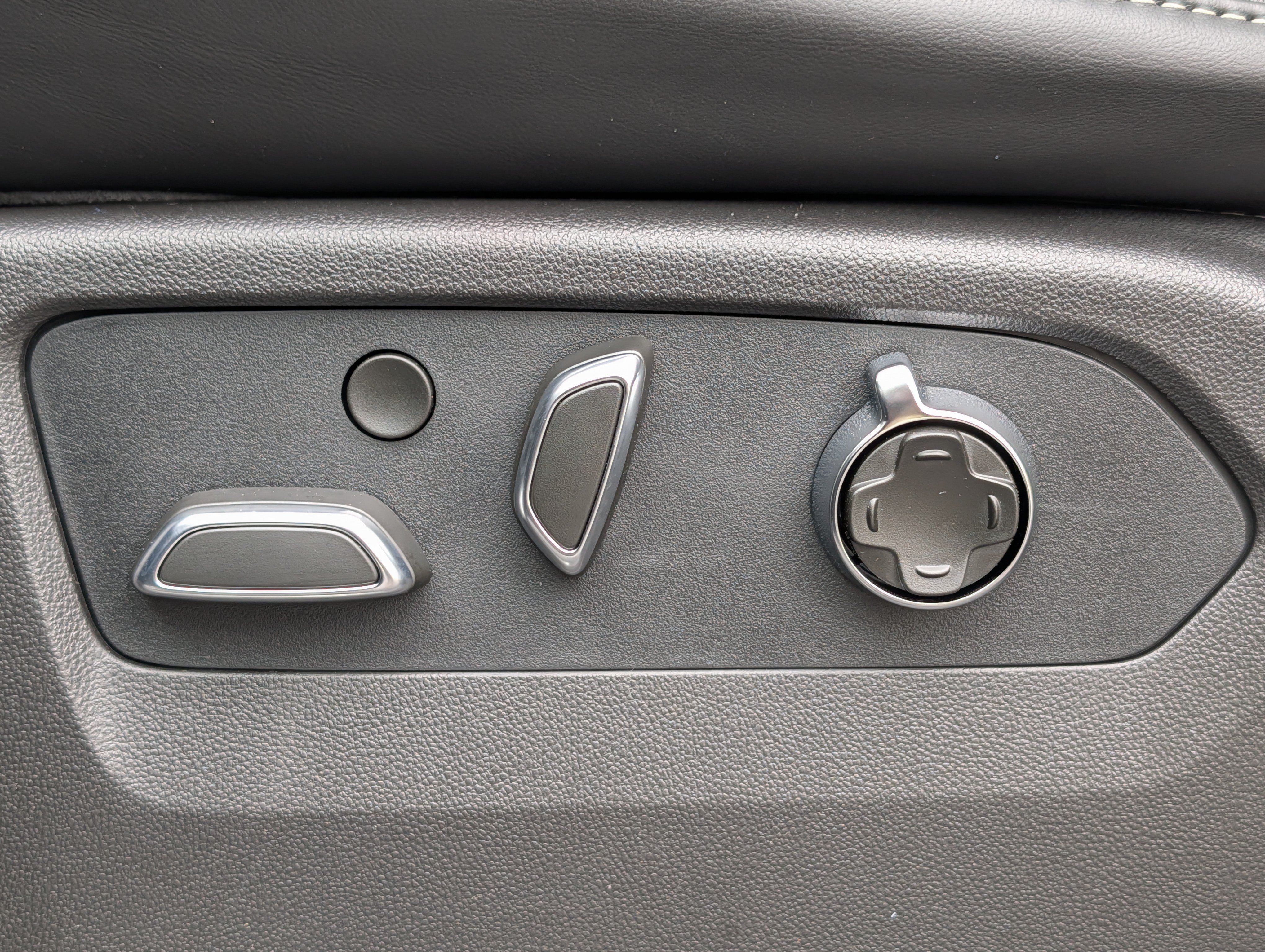 2026 Cadillac Escalade Platinum Sport - Photo 18