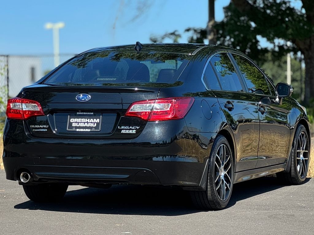 Used 2017 Crystal Black Silica Subaru 2.5i image 7