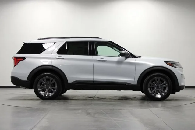 New 2026 Space White Metallic Ford Active image 27