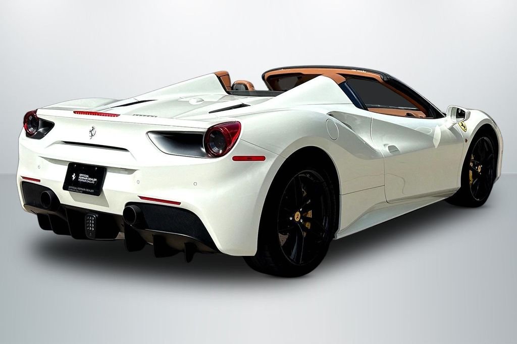 Used 2018  Ferrari  image 7
